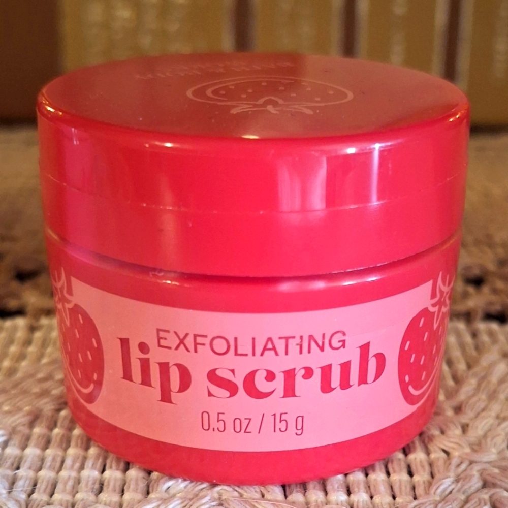 Bath and Body Works Strawberry Pound Cake Lip Scrub
